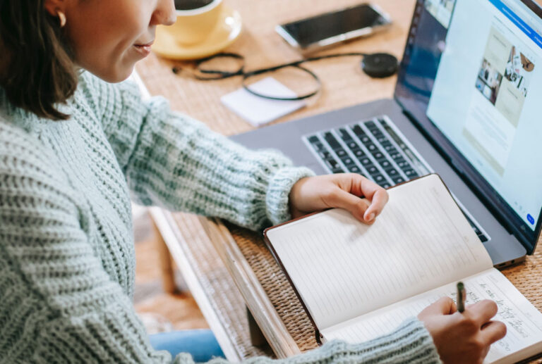 hire-remote-admin-assistants-outsourced-employee-sudo-staff